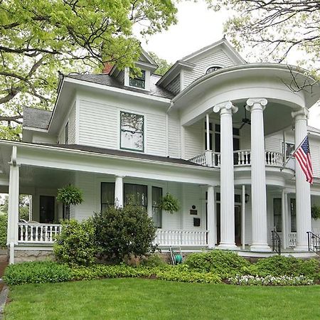 Double Oaks Bed & Breakfast Bed & Breakfast Greensboro Exterior photo